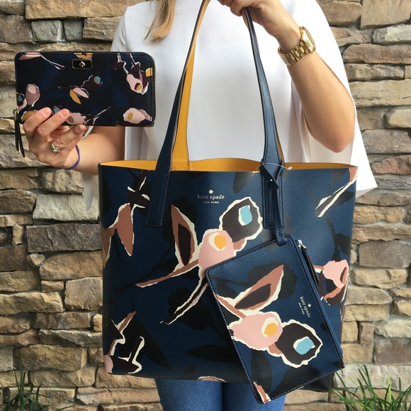 kate spade Handbags - Kate Spade Reversible Tote with Pouch and Wallet